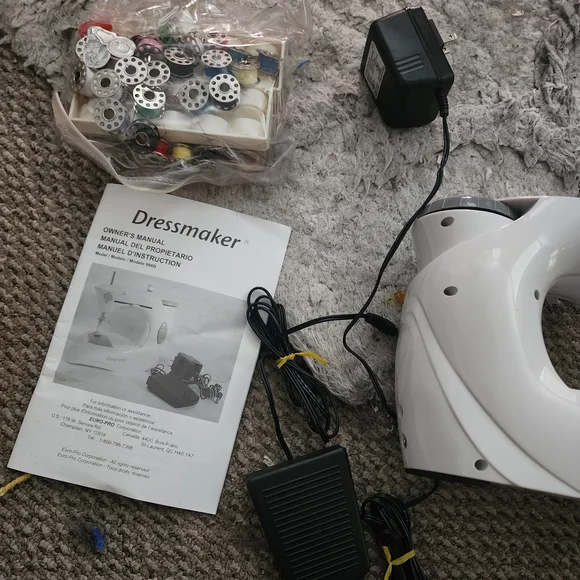 Dressmaker Sewing Machine - White - Picture 4 of 4